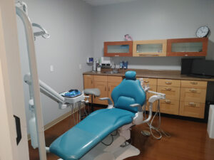 A photo of one of the dental chairs at the Polished Tooth in Alexandria Ontario.